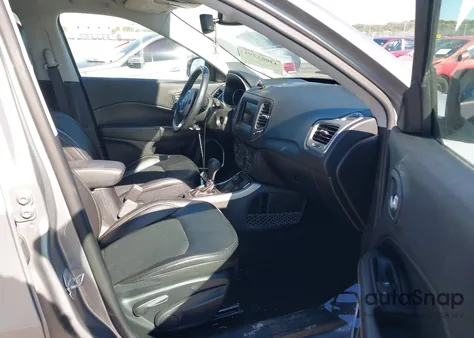 2019 Jeep Compass Latitude 4X4 из США, поврежденный, VIN 3C4NJDBB2KT696813